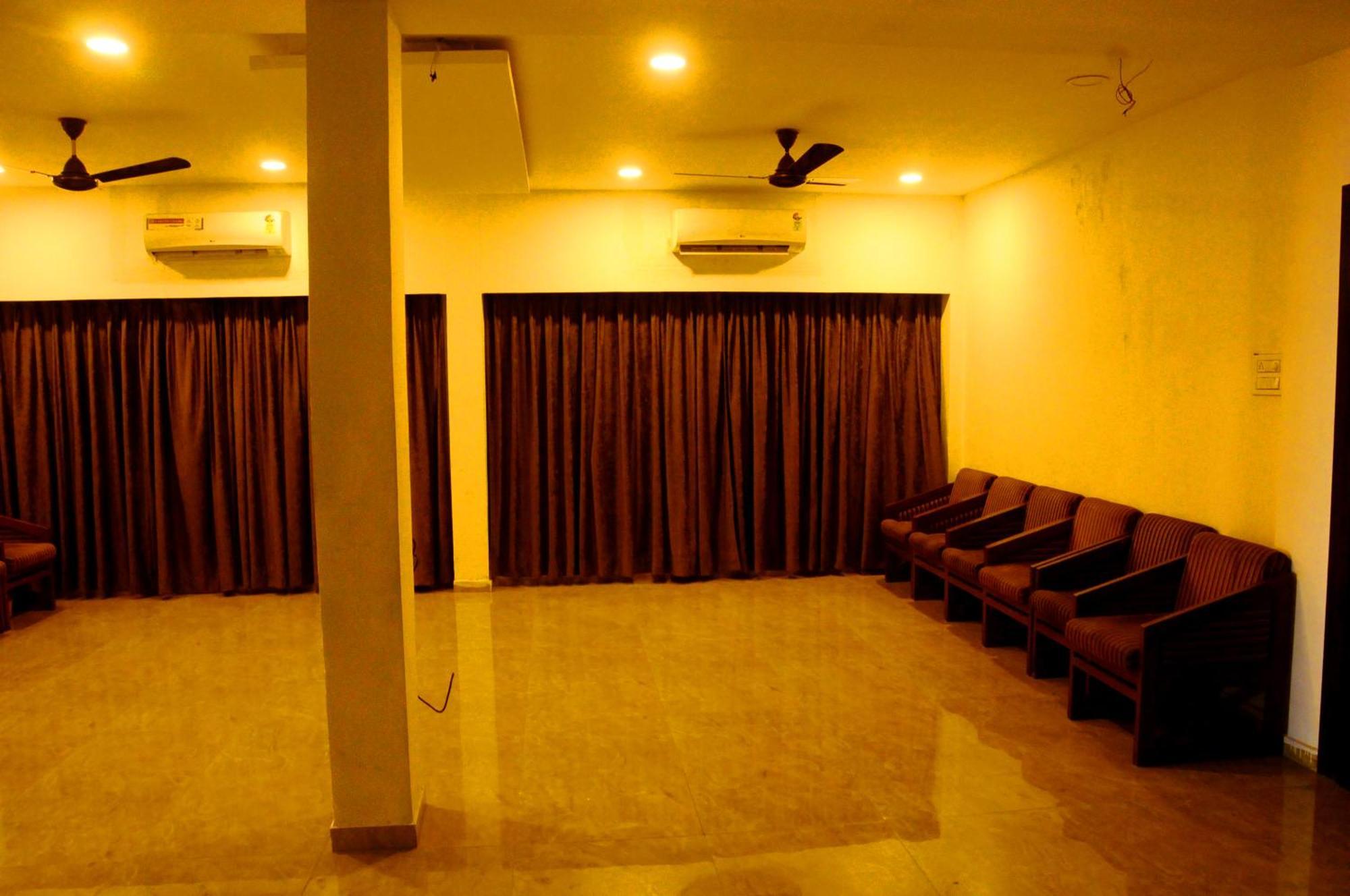 Hotel Ashray Ujjain Exterior foto